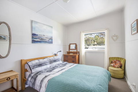 681 Murramarang Rd - Retro Beach Cottage - Accommodation Daintree 3