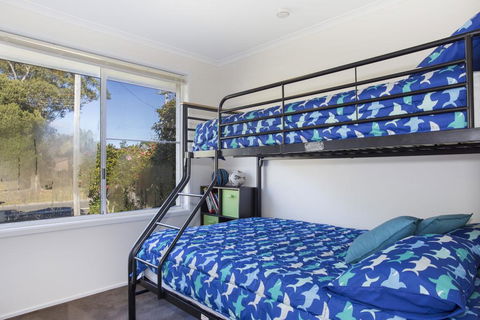 77 Lake Entrance Rd - Waterfront Wonder - Accommodation Daintree 1