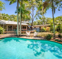 8 Satinwood Drive - Rainbow Shores Architecturally Designed Pool Walk to Beach - Accommodation Daintree