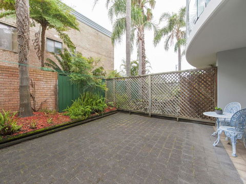 9 Cirrus @ Fingal Bay - Accommodation Daintree 2
