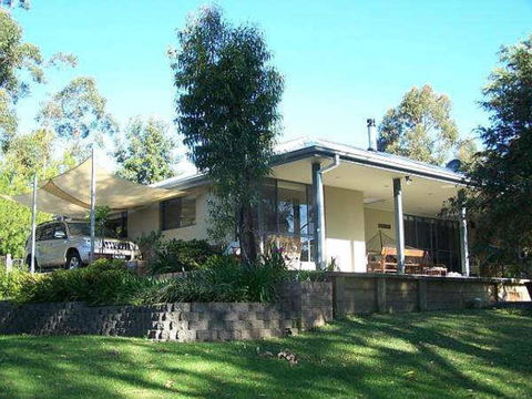 9 Hayward St - Stay Lakeside - Accommodation Daintree 2