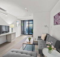 A Bright  Airy CBD Apt Next to Southern Cross - Accommodation Daintree