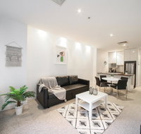 A Spacious  Central 2BR Apt Near Flinders Station - Accommodation Daintree
