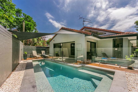 A SWEET ESCAPE - At The Beach - Accommodation Daintree 0