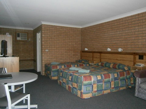 Aaron Inn Motel - Accommodation Daintree 1