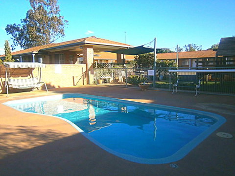 Aaron Inn Motel - Accommodation Daintree 0