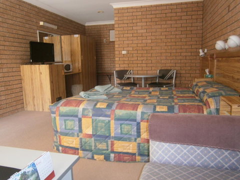 Aaron Inn Motel - Accommodation Daintree 2