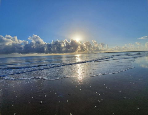 ABSOLUTE BEACH FRONT MACKAY - Comfort Resort Blue Pacific - Accommodation Daintree 0
