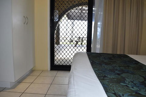 ABSOLUTE BEACH FRONT MACKAY - Comfort Resort Blue Pacific - Accommodation Daintree 2