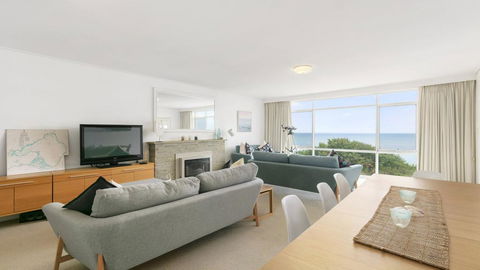 ABSOLUTE BEACHFRONT - FRANKSTON - Accommodation Daintree 0