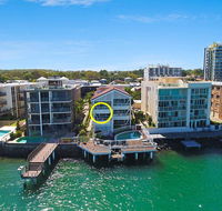 Absolute Waterfront On The Pumicestone Passage - Accommodation Daintree