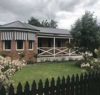 Acacia House - Central Healesville - Yarra Valley - Accommodation Daintree