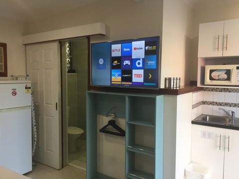 Across Country Motel And Serviced Apartments - Accommodation Daintree 2