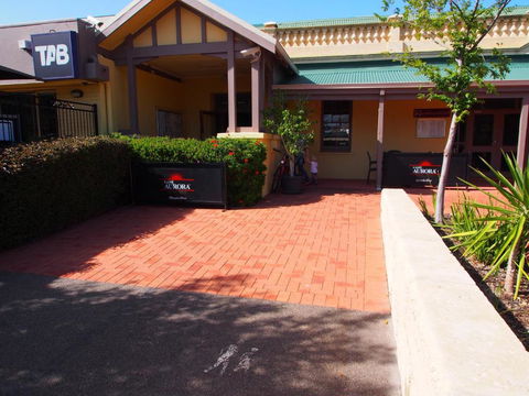 Dongara Hotel Motel - Accommodation Daintree 0