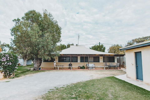 Dongara Hotel Motel - Accommodation Daintree 1