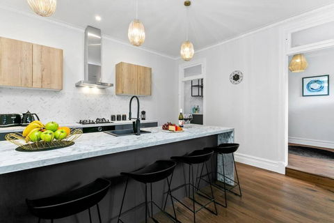 EDW19 - Stylish 2-Bed, 2-Bath Townhose In Drummoyne - Accommodation Daintree 0