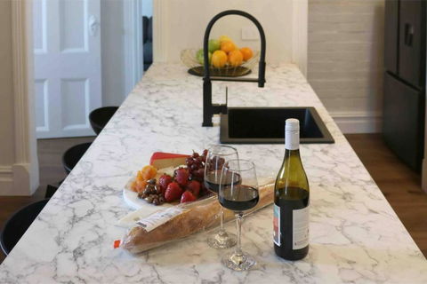 EDW19 - Stylish 2-Bed, 2-Bath Townhose In Drummoyne - Accommodation Daintree 1