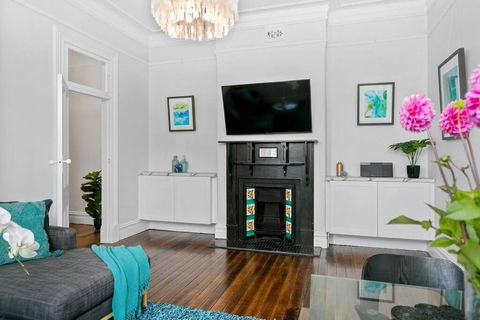 EDW19 - Stylish 2-Bed, 2-Bath Townhose In Drummoyne - Accommodation Daintree 2