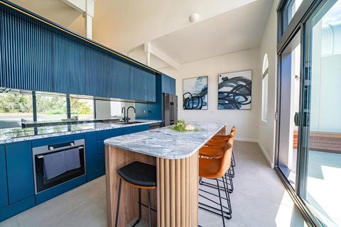 Elegant 3BR Apt -Bondi Junction & Stunning Skyline - Accommodation Daintree 4