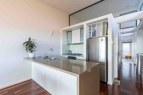 Escape@villamanta Long+short Stays Geelong CBD - Accommodation Daintree 2