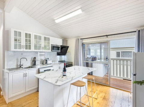 Family Friendly Cozy 4BR House At Annerley - Accommodation Daintree 0