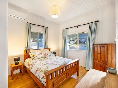 Family Friendly Cozy 4BR House At Annerley - Accommodation Daintree 3