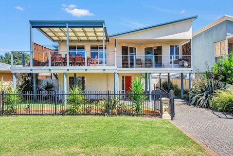 Green Reef Beach House - Aldinga Beach - C21 SouthCoast Holidays - Accommodation Daintree 1