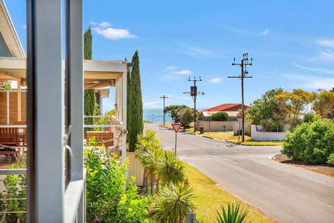 Green Reef Beach House - Aldinga Beach - C21 SouthCoast Holidays - Accommodation Daintree 0