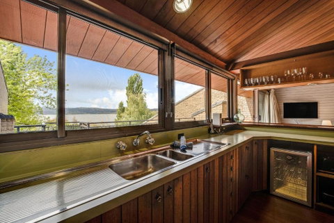 Grey Kangaroo - 2BR L Lake Front L Pet Friendly L Air-Con L BBQ L WiFi - Accommodation Daintree 3