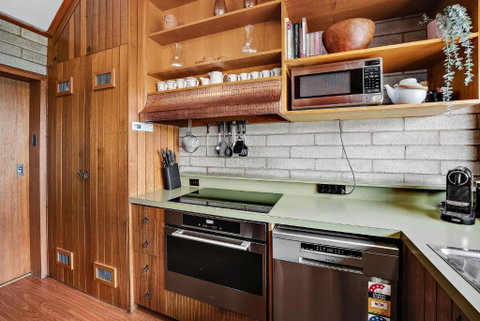 Grey Kangaroo - 2BR L Lake Front L Pet Friendly L Air-Con L BBQ L WiFi - Accommodation Daintree 4
