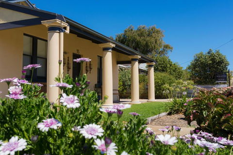 Agnes Cottage Bed & Breakfast - Accommodation Daintree 0