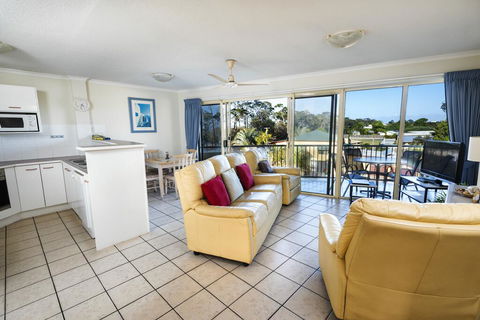 Alexander Beachfront Apartments - Accommodation Daintree 2