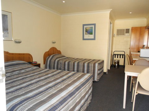 All Seasons Motor Lodge - Accommodation Daintree 2