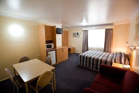All Seasons Motor Lodge - Accommodation Daintree 3