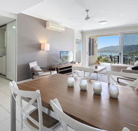 Amazing Ocean views Pool Award winning location Airlie Beach - Accommodation Daintree