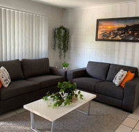 Andergrove Home with a Garden View-Wi-fi  Netflix - Accommodation Daintree