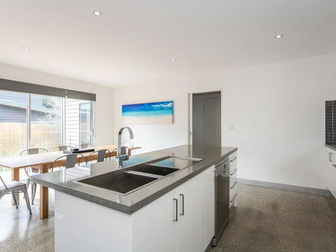 ANGLE BY THE SEA - Anglesea - Accommodation Daintree 1