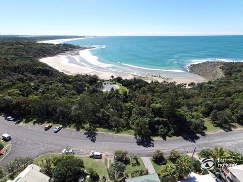 Angourie Blue 1 - Great Ocean Views - Surfing Beaches - Accommodation Daintree 1