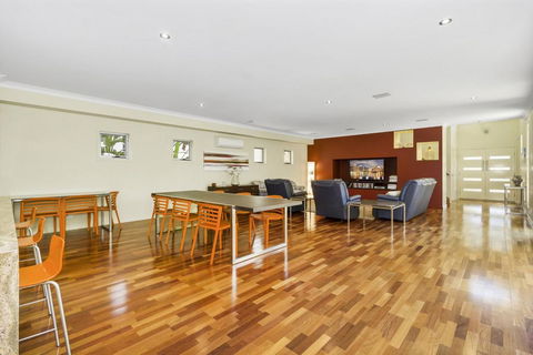 ANGOURIE HOUSE - SALT VILLAGE - Accommodation Daintree 3