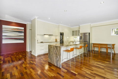 ANGOURIE HOUSE - SALT VILLAGE - Accommodation Daintree 2