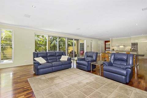 ANGOURIE HOUSE - SALT VILLAGE - Accommodation Daintree 1