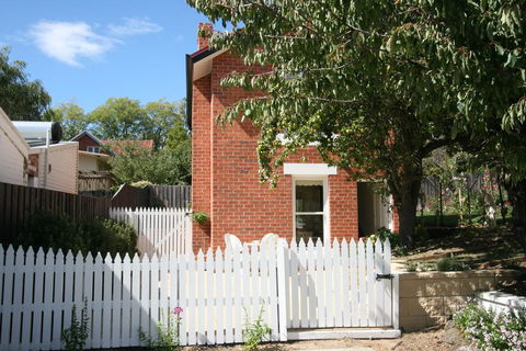 Annies Garden Cottage - Accommodation Daintree 0