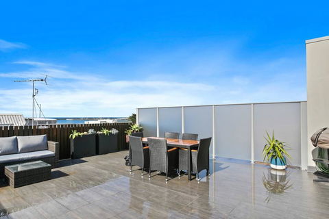 APOLLO 13 PENTHOUSE - Free Wifi & Huge Terrace! - Accommodation Daintree 3