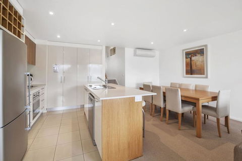 APOLLO BLUE 6 - Modern Waterfront Apartment - Accommodation Daintree 3