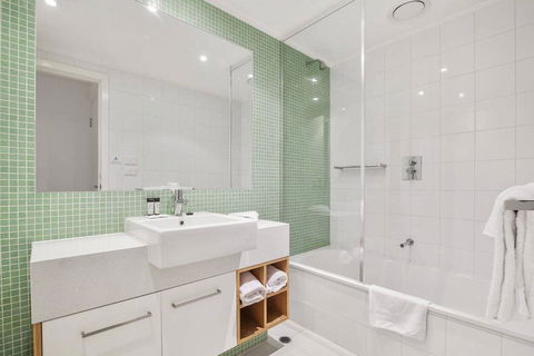 APOLLO BLUE 6 - Modern Waterfront Apartment - Accommodation Daintree 1