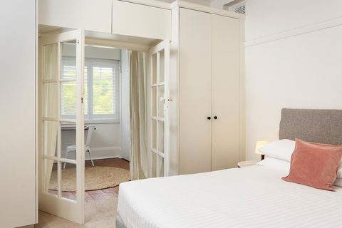 Art Deco Oasis Minutes From The City - Accommodation Daintree 1