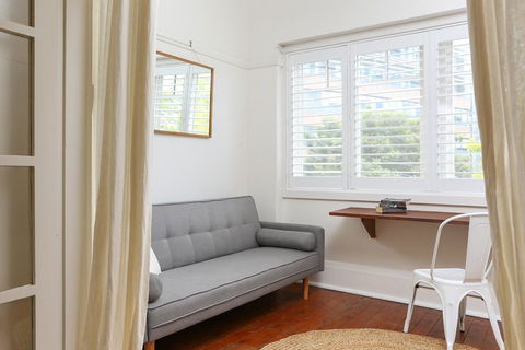 Art Deco Oasis Minutes From The City - Accommodation Daintree 2