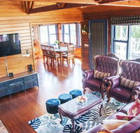 Artee House - A Bright Escape - Accommodation Daintree
