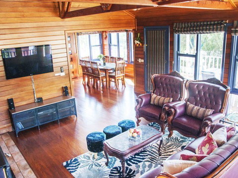 Artee House - A Bright Escape - Accommodation Daintree 0