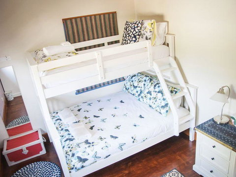 Artee House - A Bright Escape - Accommodation Daintree 3